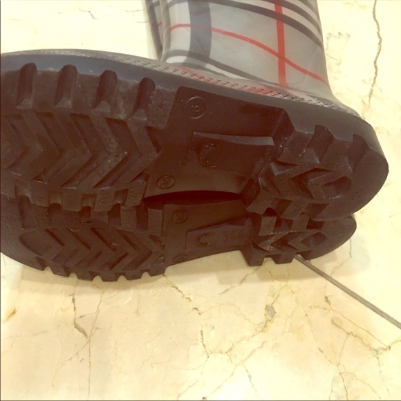 Burberry rain boots - Picture 1 of 5